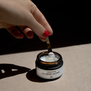 Texture veloutée de La Crème Satinée, crème de nuit nourrissante bio Hendiya®