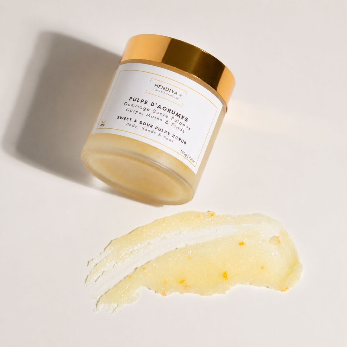 Texture granuleuse du Gommage Pulpe d'Agrumes Hendiya®, grains de sucre et agrumes