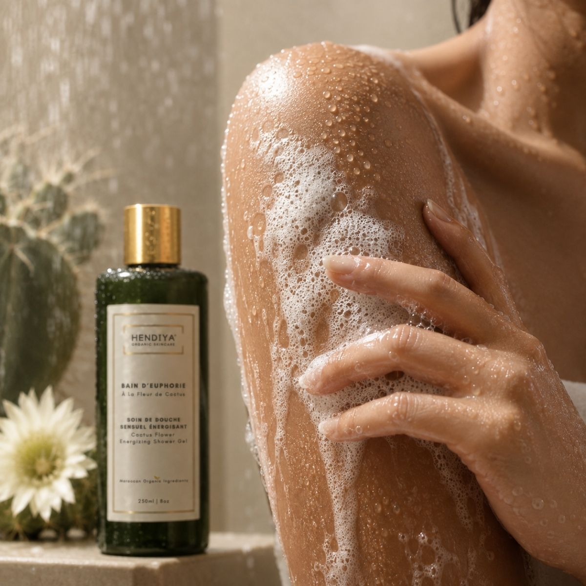 Texture moussante du Bain d'Euphorie Hendiya® à la fleur de cactus